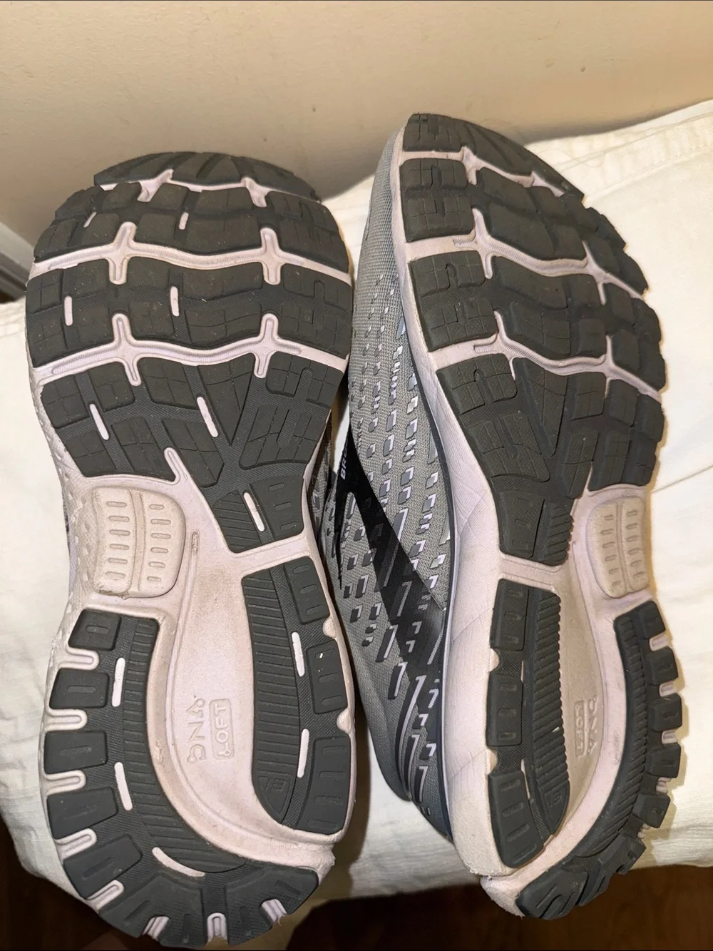 Brooks Women's Gray and Light Purple Running Shoes
